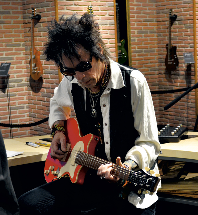 Earl Slick