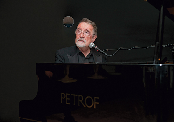 New York Café a PETROF - Pianista roku 2013 | Časopis ...