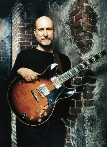 John Scofield s kytarou Ibanez AS-200